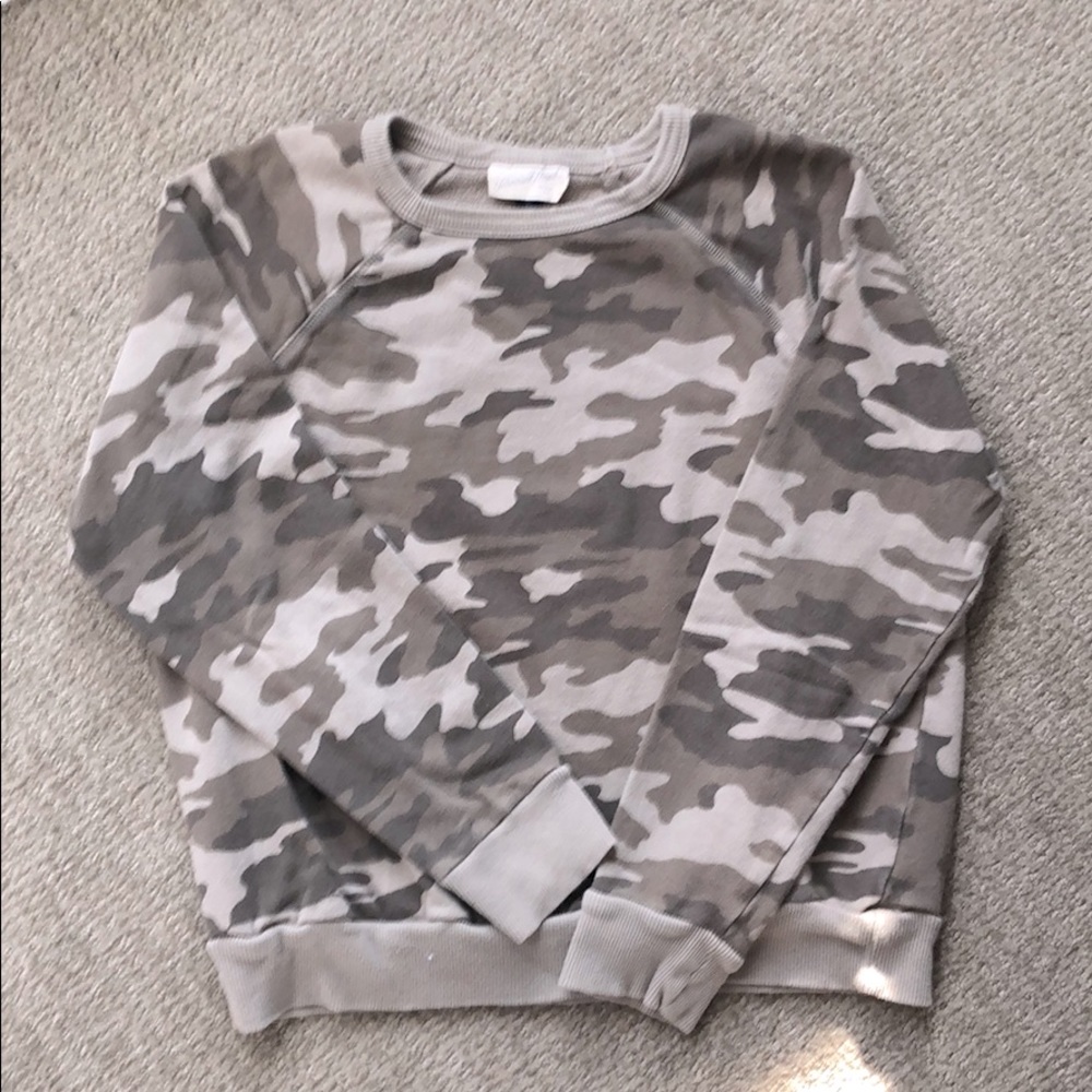 Women’s camo sweatshirt